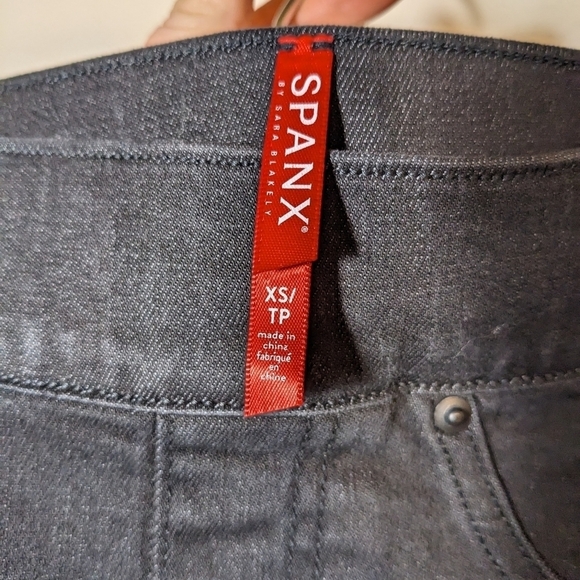 Spanx pull-on vintage distressed ankle skinny jeans in vintage black - Picture 12 of 14